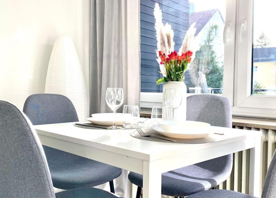 Top-Apartment Mit Parkplatz Und Balkon ロイトリンゲン エクステリア 写真